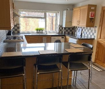 4 bedroom terraced house to rent - Photo 2