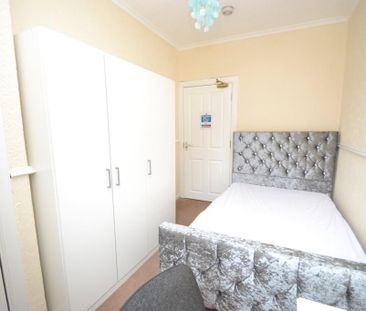 3 bedroom flat to rent - Photo 5