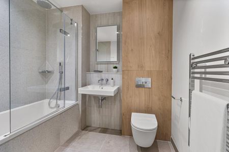 3 bedroom flat to rent - Photo 4