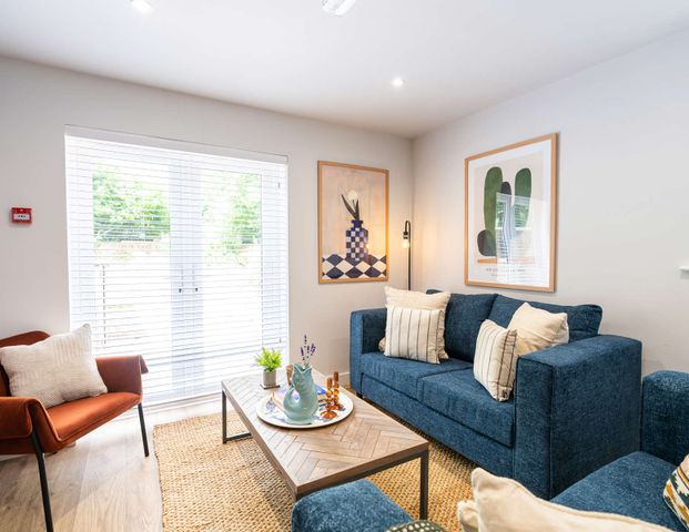 Herschell Road Room 5 - Photo 1