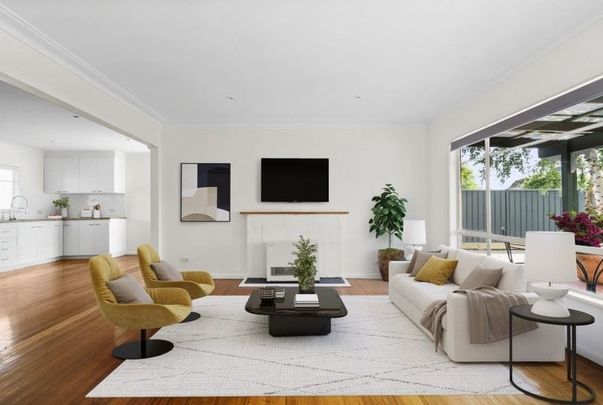 Charming family home in quiet urban coastal location - Photo 1