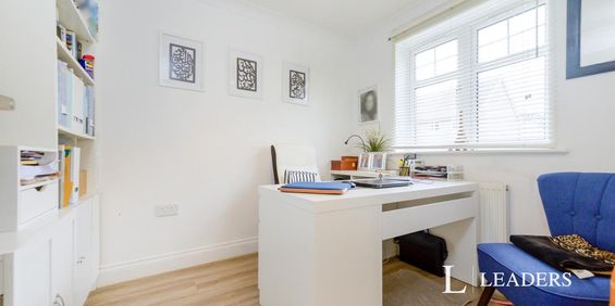 4 bedroom end of terrace house to rent - Photo 3