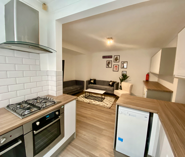 6 bedroom house to rent - Photo 3 | Rentumo