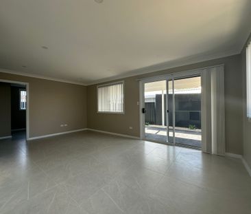 Lifestyle Living Steps from Shops, Cafés & the Foreshore - Photo 6