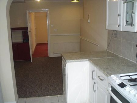 3 bedroom terraced house to rent - Photo 5