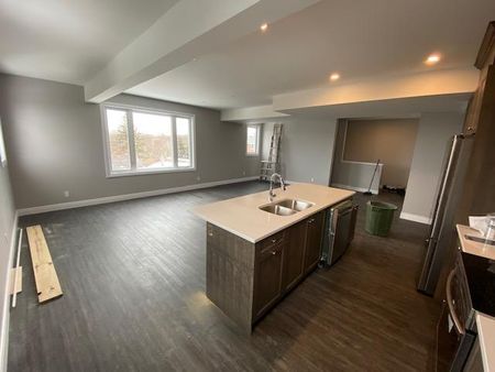 65 Gardiner St - Unit 2, 4 bed, 4 bath STUDENT RENTAL AVAILABLE MAY 2025 - Photo 2