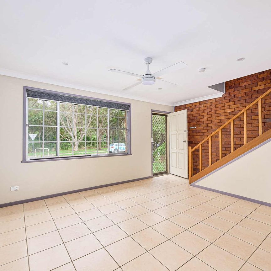 Two-Story Townhouse In Central Location - Photo 1