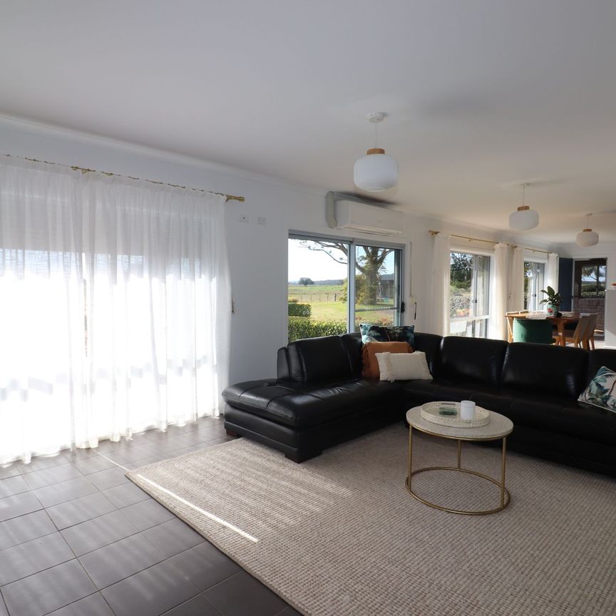 Brick family home - 9 km from town - Photo 1