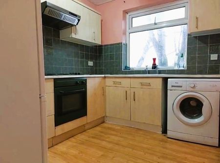 1 Bed Flat, Carlton Court, M25 - Photo 3