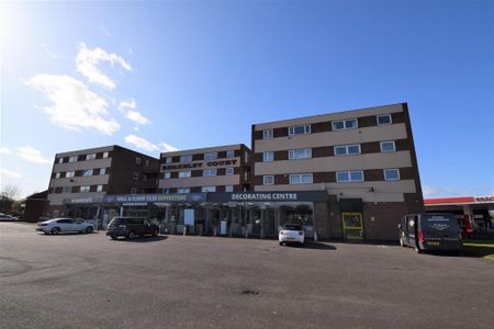 2 bedroom flat to rent - Photo 2