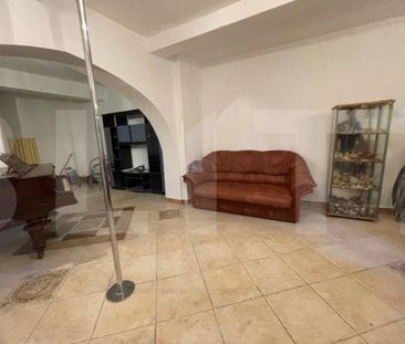 Casa 5 camere, 220 mp, parcare, zona străzii Gruia - Fotografie 1