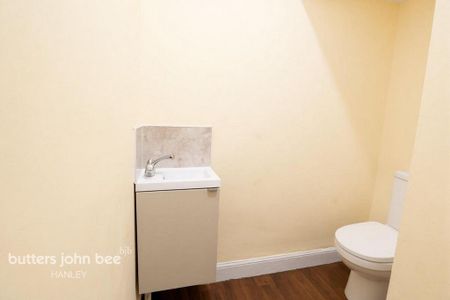 3 bedroom terraced house to rent - Photo 5