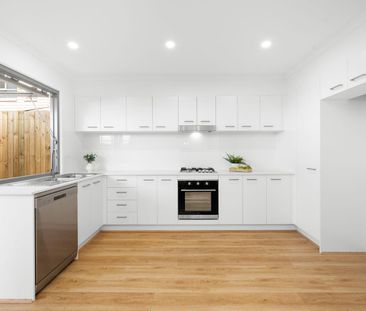 Modern Townhouse - Transport at your door step ! - Photo 6