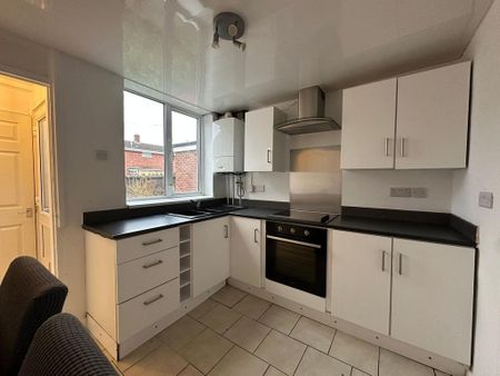 3 bedroom end of terrace house to rent - Photo 3