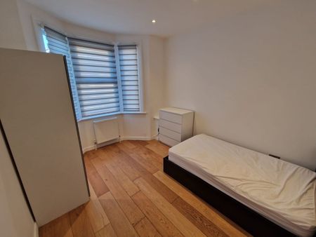 Room in a Shared House, Woolmer Road, N18 - Photo 2