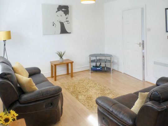 2 bedroom mews to rent - Photo 1