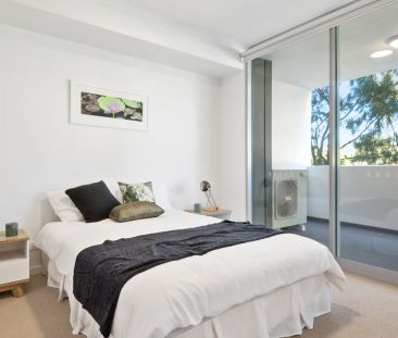 Stunning East-Facing Apartment in Prime Location - Photo 6