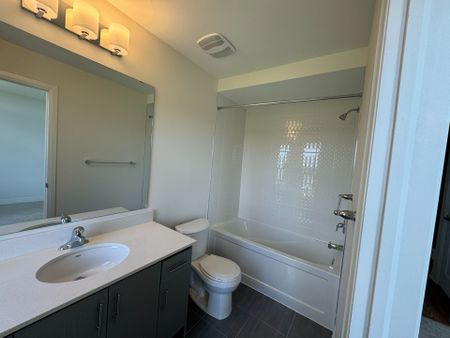 For Lease - 5 Cherry Hill Lane, Barrie, Ontario - Photo 4