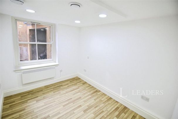 3 bedroom flat to rent - Photo 1