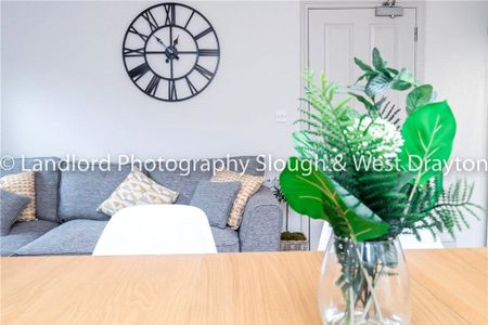 Broomfield, Guildford, Surrey, GU2 8LH - Photo 2