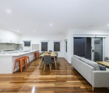 Elegance in Lalor! - Photo 1