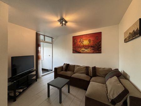 Location Appartement 5 pièces 70m² LES ABYMES 97139 - Photo 2