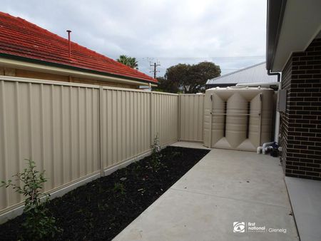 Courtyard Home - Photo 3