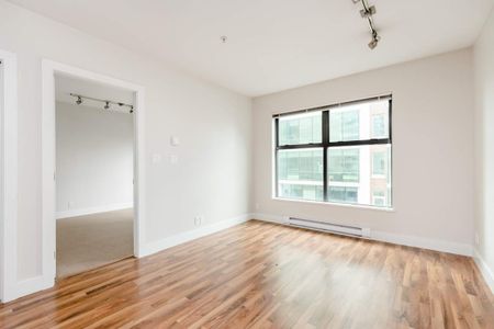 The Churchill - Photo 3