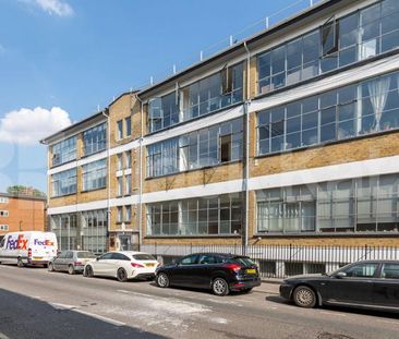 One bedroom warehouse apartment offering loft style features - Photo 6