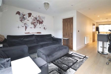 3 bedroom detached house to rent - Photo 2