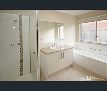 9 Hogan Street, Cranbourne East, Vic 3977 - Photo 1