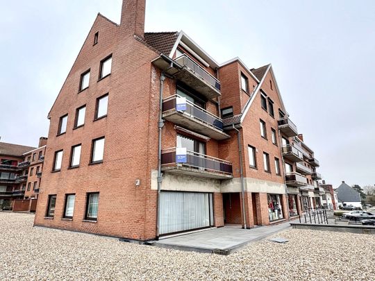 Ruim en lichtrijk hoek appartement met 3 slaapkamers en autostaanplaats ondergronds - Photo 1