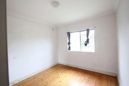 Spacious Family Home - Photo 4