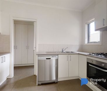 "Central to Town" - Photo 4