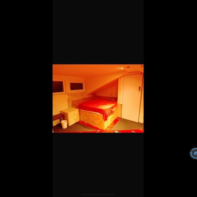 4 bedroom semi-detached house to rent - Photo 1