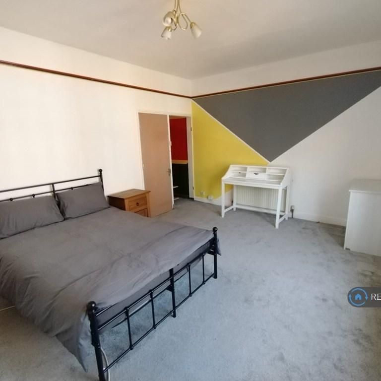 1 bedroom in a house share to rent - Photo 1