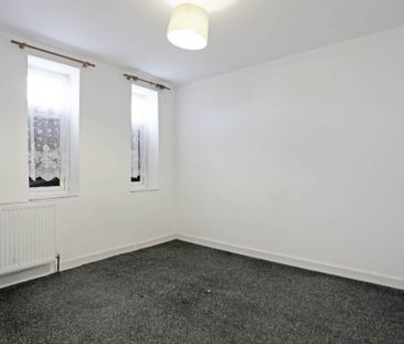 Price £2,700 pcm - Available Now - Part Furnished - Photo 4