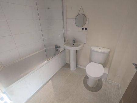 2 bedroom flat to rent - Photo 3