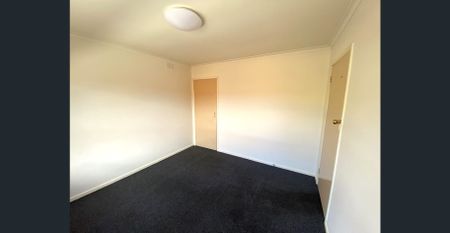 Spacious Two Bedroom Unit Opposite Chadstone Shopping Centre! - Photo 3