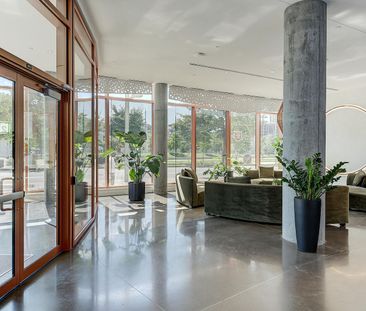 245 Robert-Bourassa Blvd, Montréal, QC - Photo 3