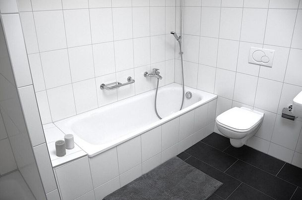 Charming 4.5-room attic apartment with view of Biel/Bienne - Photo 1