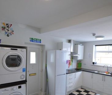 1 bedroom in a house share to rent - Photo 3