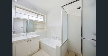 Stylish Single-Level Living in a Prime Box Hill Location - Photo 5