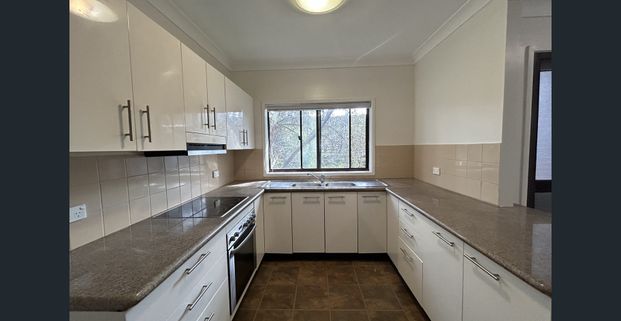 Terrific Townhouse! - Photo 1