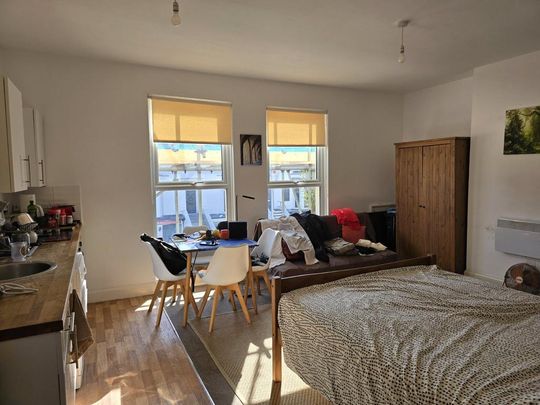 Studio to rent - Photo 1