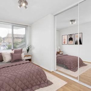 Stylish Coastal Living with Modern Comforts in Prime Elwood - Photo 2