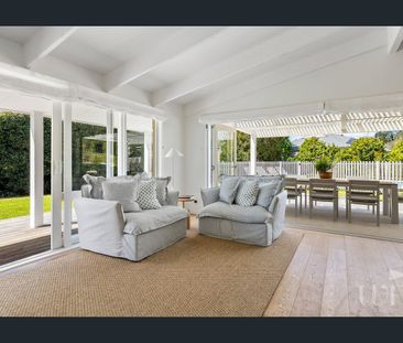 Stylish Beachside Living - Furnished 12 months - Photo 1