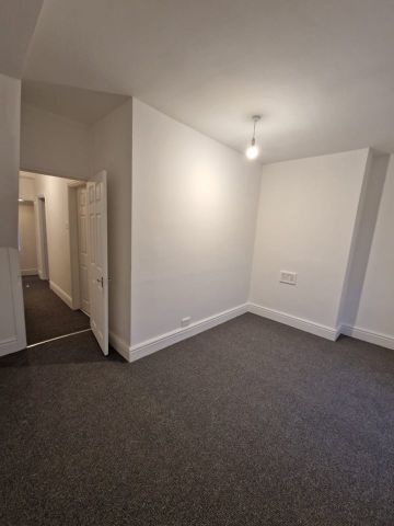 4 Bed Terraced House, Birkenhead Road, CH44 - Photo 3