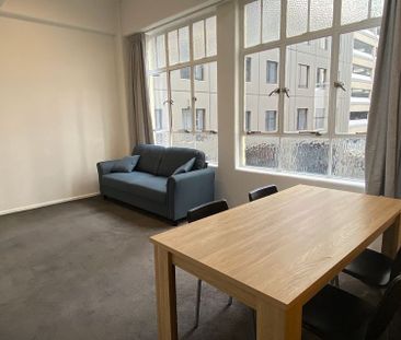 Large 1 bedroom unit, Central Queen Street, CBD - Photo 1