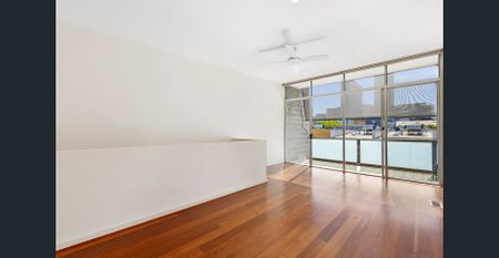 Private and secure two bedroom townhouse! - Photo 5